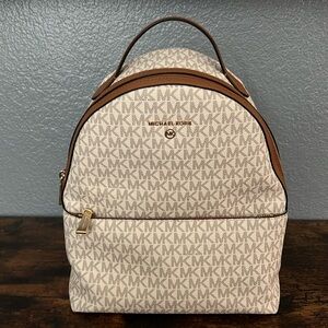 Michael Kors Sheila Medium Backpack